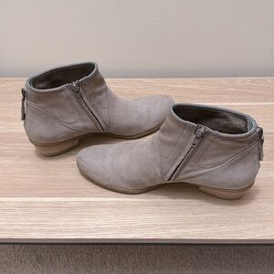 Paul Green Suede Booties side zip Size 8.5 (6 UK) Color is sand.